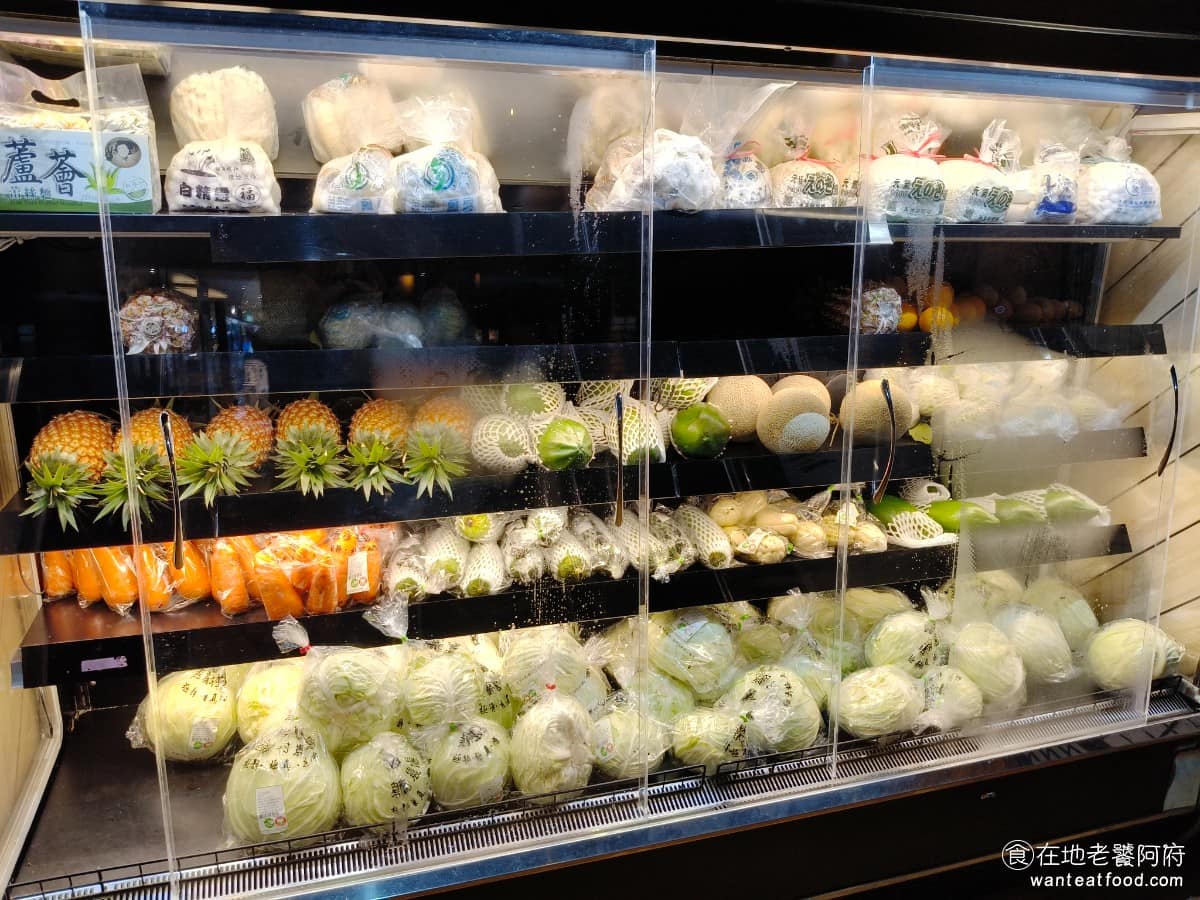 22:02火鍋美麗華店 22:02火鍋美麗華店菜單 22:02火鍋美麗華店推薦 中山區美食 《22:02火鍋 美麗華店》最大的特色是,食材走健康路線,蔬菜選用台灣在地新鮮有機蔬菜,豆製品標榜非基因改造,肉品涵蓋美國、澳洲、日本和台灣溫體牛等多種選擇 @在地老饕阿府