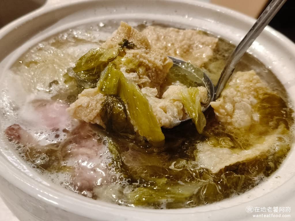 柚子花花青春客家菜南港LalaPort 柚子花花青春客家菜南港LalaPort菜單 湯底不夠的話還可以加，是一道很適合用來配飯的鍋物，很推薦點這道，多了這一湯配著喝，全部的餐點都會變好吃。 @在地老饕阿府