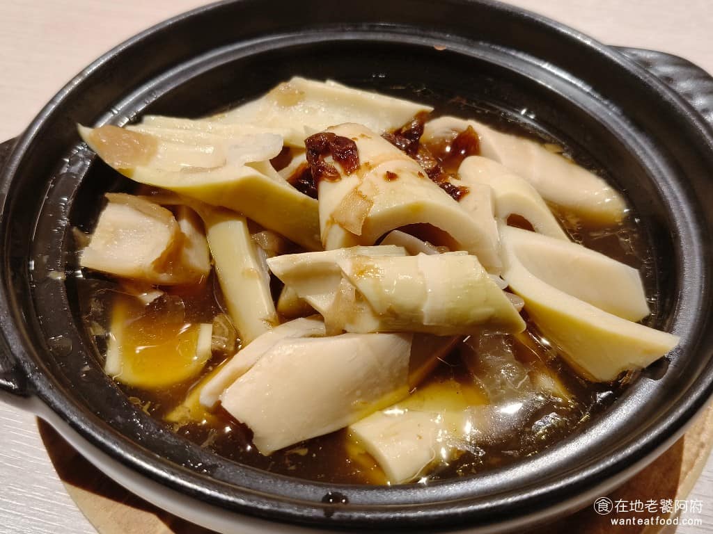 柚子花花青春客家菜南港LalaPort 柚子花花青春客家菜南港LalaPort菜單 福氣燉桂竹筍 筍子新鮮有脆度，帶著微微的酸菜香氣，吃起來清爽不膩口。我們吃過很多其他客家料理的滷竹筍，常常都覺得很油膩，但這間是我們吃過最舒服的。 @在地老饕阿府