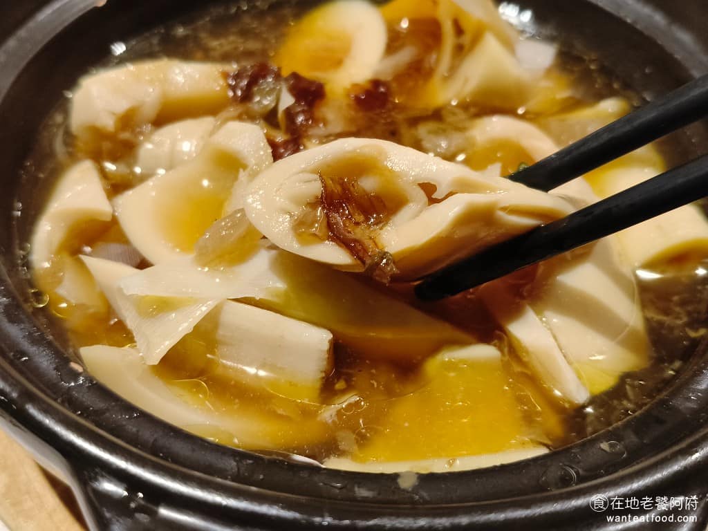 柚子花花青春客家菜南港LalaPort 柚子花花青春客家菜南港LalaPort菜單 裡面還加了不少的酸菜，吃起來微酸，配飯吃非常下飯，喜歡筍類料理的人很推薦這道。 @在地老饕阿府