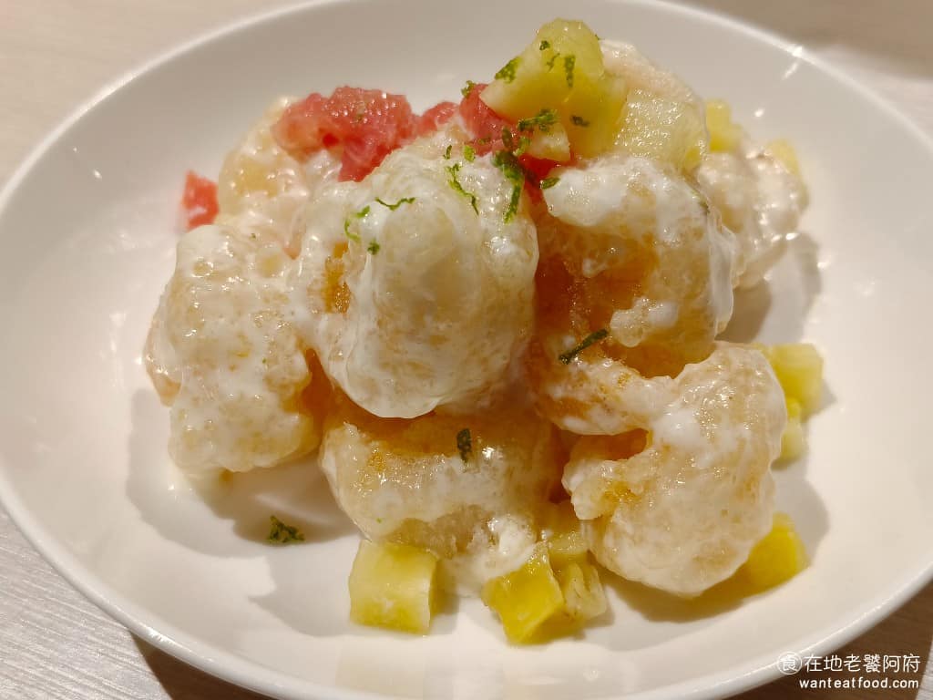 柚子花花青春客家菜南港LalaPort 柚子花花青春客家菜南港LalaPort菜單 柚子蝦球 蝦子飽滿顆粒大，份量也給得很實在，CP 值算高，整體吃起來清爽，沒有過多醬料掩蓋蝦子本身的鮮甜。 @在地老饕阿府