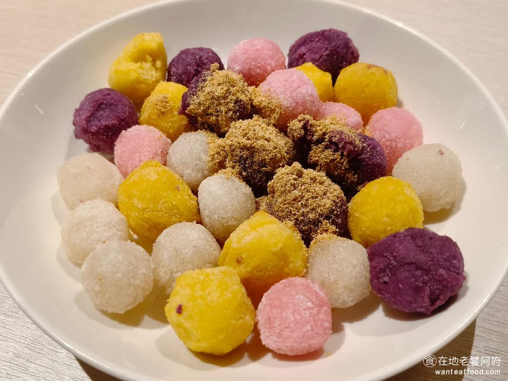 柚子花花青春客家菜南港LalaPort 柚子花花青春客家菜南港LalaPort菜單 一口酥脆炸湯圓 只要是當月壽星，或者是超過三人以上來店用餐，店家就會招待一份炸湯圓。 @在地老饕阿府