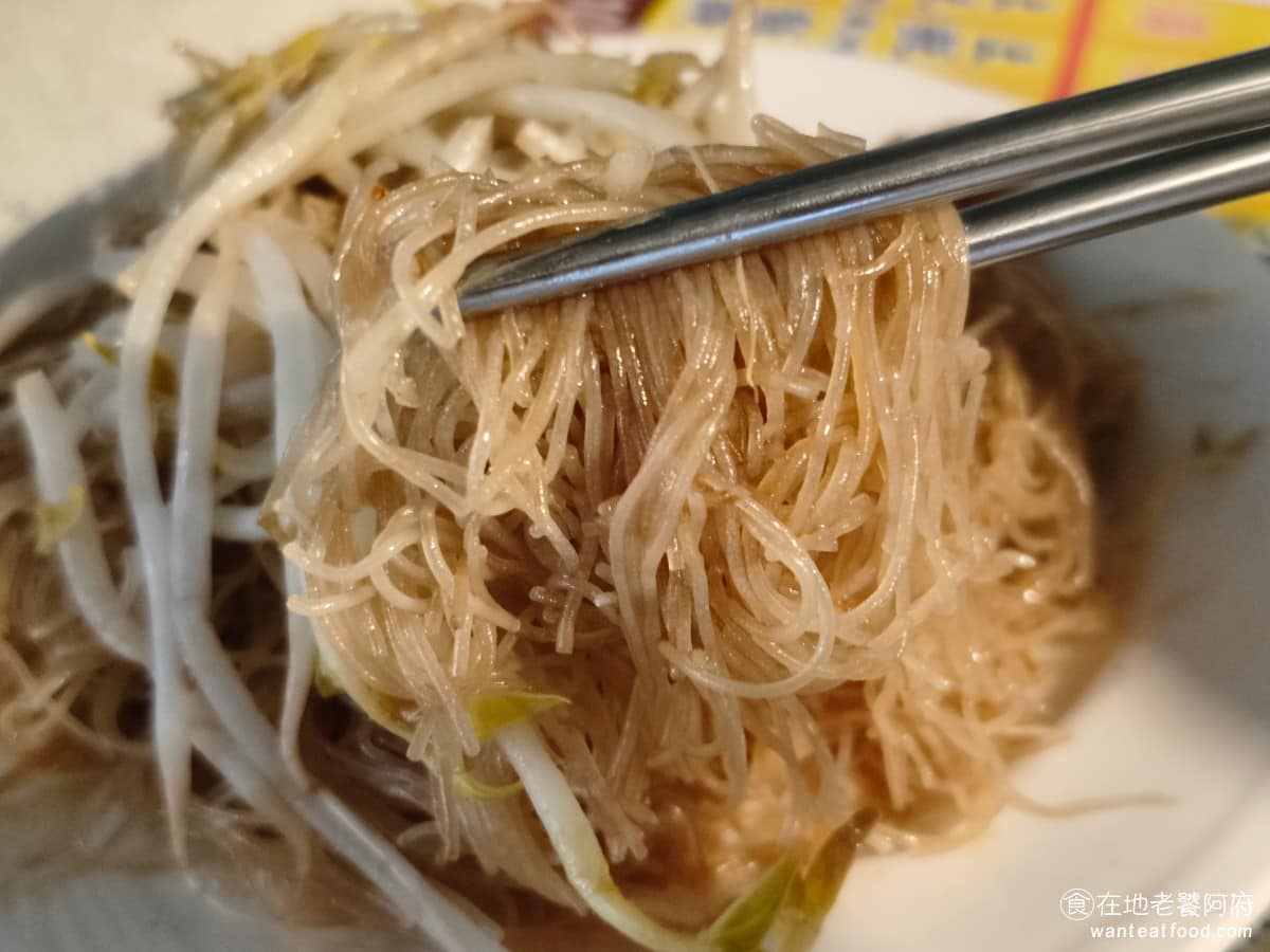 宏冠土魠魚羹 宏冠土魠魚羹菜單 宏冠土魠魚羹推薦 大同區美食 大同美食 台灣小吃 土魠魚羹 但這同時也是缺點,滷汁多了難免會覺得比較膩,還會帶點豬油味,喜不喜歡就看個人口味了。 @在地老饕阿府