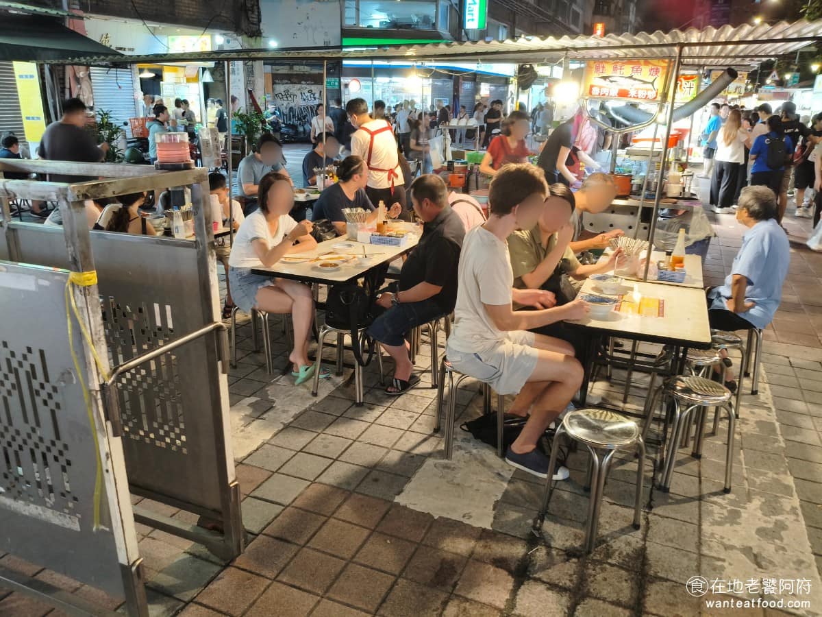 宏冠土魠魚羹 宏冠土魠魚羹菜單 宏冠土魠魚羹推薦 大同區美食 大同美食 台灣小吃 土魠魚羹 用餐環境算乾淨,客人吃完之後,店家會盡快收拾桌面消毒,翻桌速度也算快,不太需要等太久。 @在地老饕阿府
