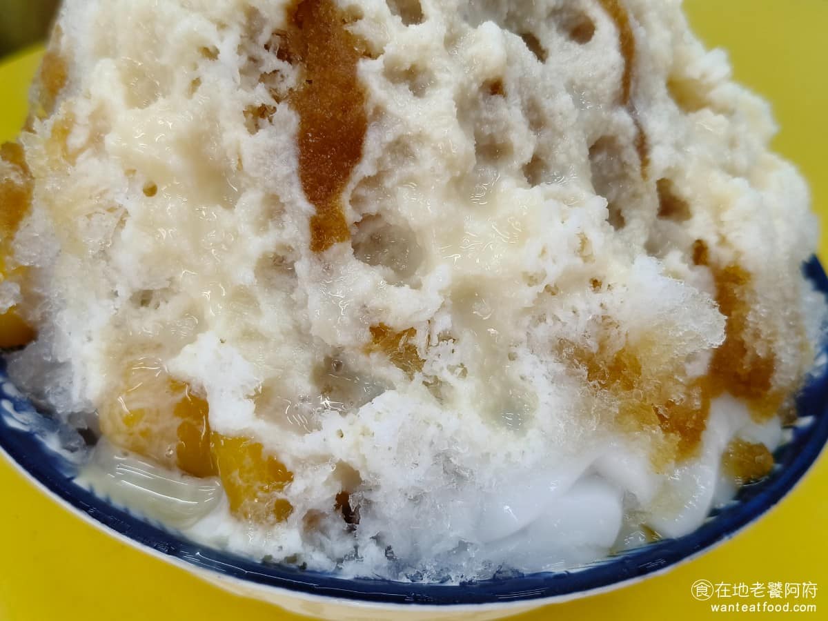 甜妞古早冰紅茶 甜妞古早冰紅茶菜單 甜妞古早冰紅茶推薦 北投區美食 北投美食 甜點點心 剉冰 本身就有黑糖，如果想要再吃甜一點，可以再加錢加煉乳，剉冰的冰不會太粗，所以吃起來還算舒服。 @在地老饕阿府