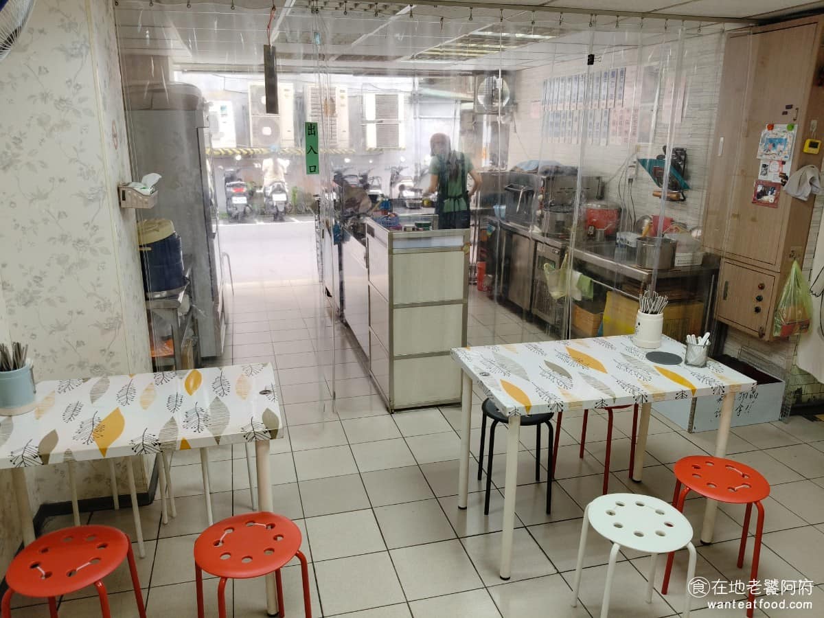 元寶廣式腸粉 元寶廣式腸粉菜單 元寶廣式腸粉推薦 信義區美食 信義美食 永春美食 港式料理 腸粉 店內空間小而整潔，桌面乾淨，有冷氣用餐環境舒適，座位數不多，大約四到五桌，平日傍晚容易客滿。 @在地老饕阿府