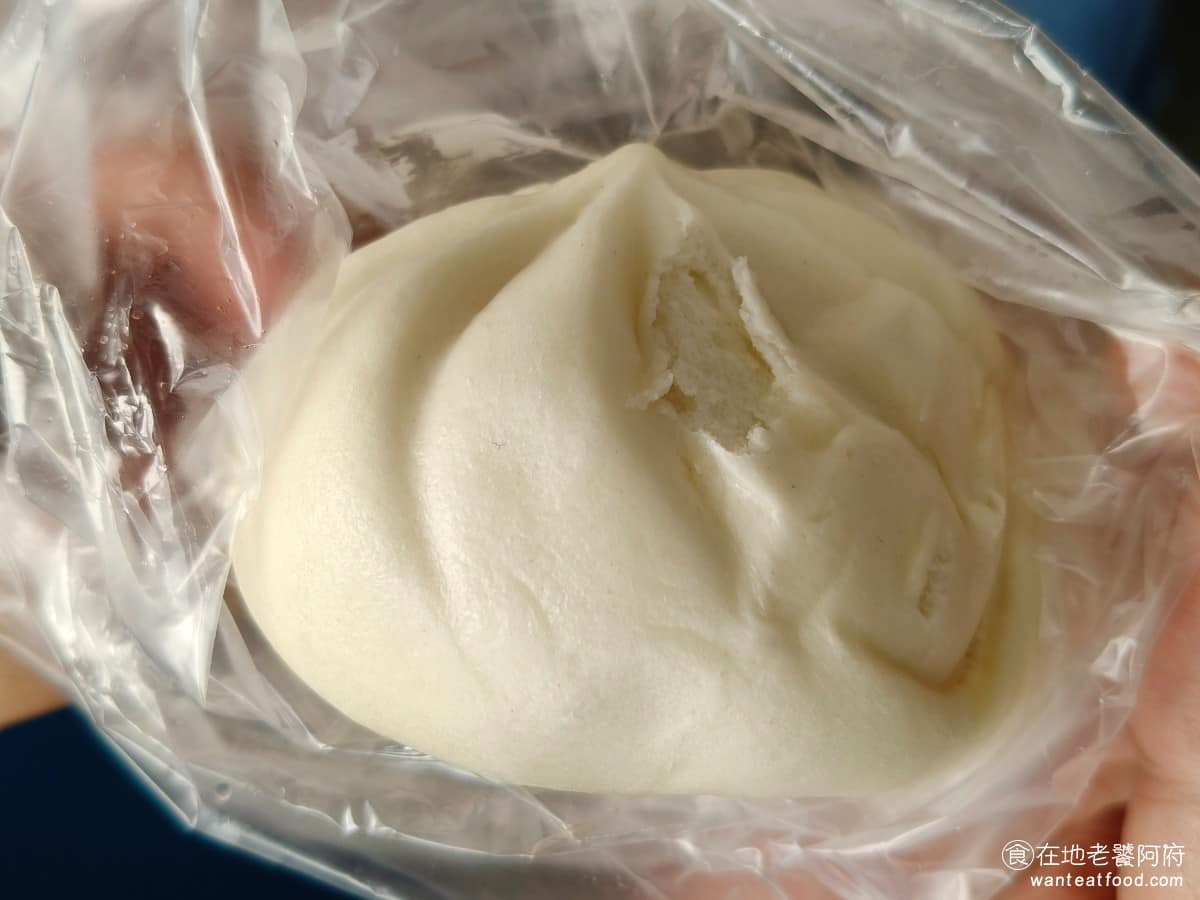 老店淡水魚丸阿給元鄉食品商號 老店淡水魚丸阿給元鄉食品商號菜單 肉包 一顆只要15元，原以為很便宜，但其實很小顆。 @在地老饕阿府