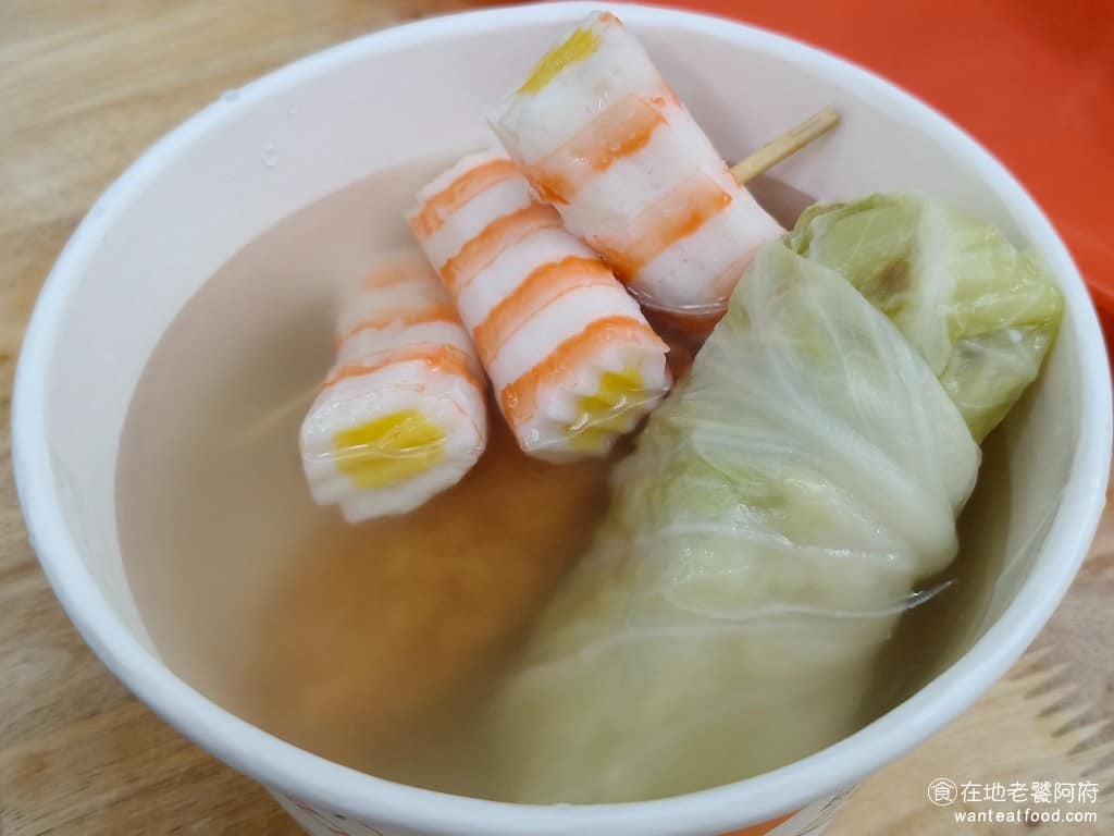 阿婆壽司 阿婆壽司菜單 阿婆壽司推薦 鶯歌區美食 鶯歌美食 日式料理 壽司 關東煮每樣 20 元，真的很划算，湯頭清甜不會太鹹，也沒有過多的味精味，食材燉煮得很入味，蘿蔔軟硬適中，不會有絲絲的口感，吸飽湯汁，真的很好吃。 @在地老饕阿府