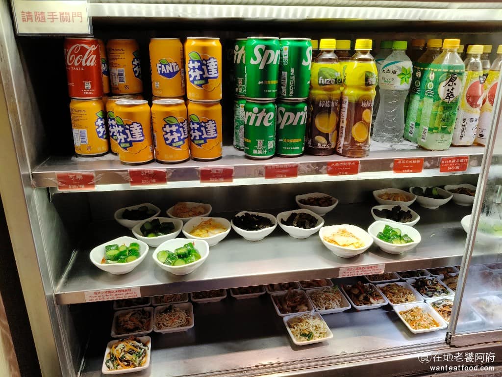 朱記餡餅粥店大直美麗華店 朱記餡餅粥店大直美麗華店菜單 朱記餡餅粥店大直美麗華店推薦 小菜有小黃瓜、黑木耳、豬耳朵、黃金泡菜、小魚豆干、豆芽菜。 @在地老饕阿府