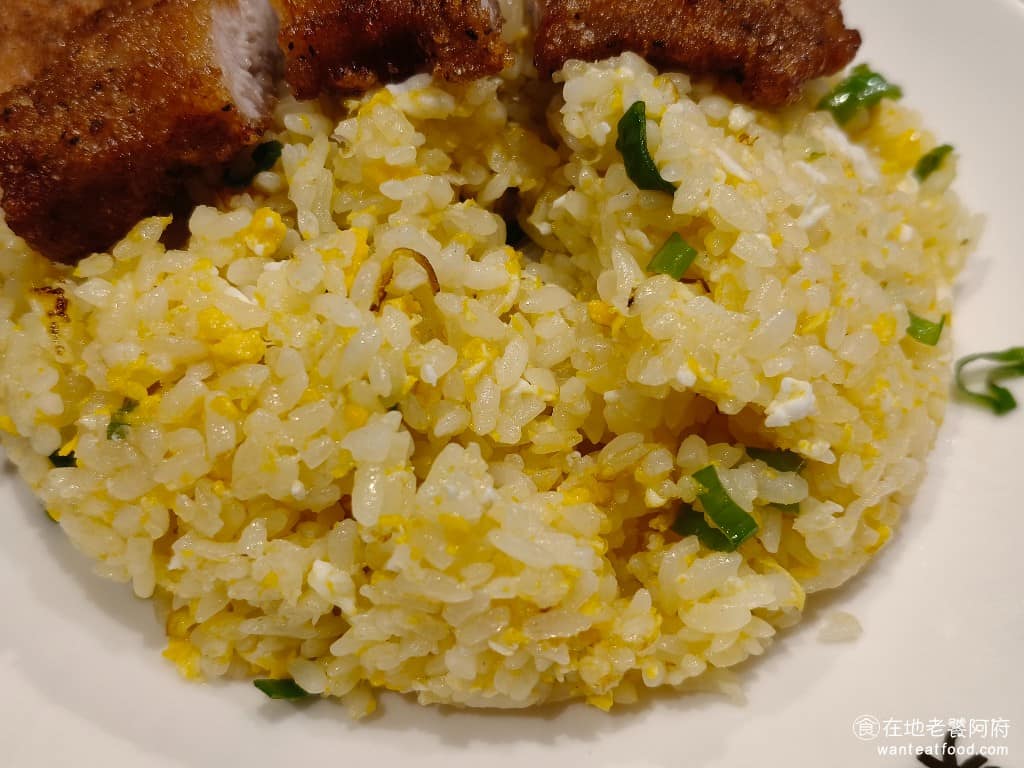 朱記餡餅粥店大直美麗華店 朱記餡餅粥店大直美麗華店菜單 朱記餡餅粥店大直美麗華店推薦 炒飯炒得粒粒分明，蛋花份量很多，蛋香味很足夠，調味屬於清爽型，整體不難吃，只不過今天的炒飯炒得有一點偏乾。 @在地老饕阿府