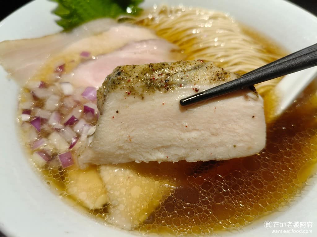 雞吉君拉麵內湖環山店 雞吉君拉麵內湖環山店菜單 雞吉君拉麵內湖環山店推薦 內湖區美食 內湖美食 雞叉燒用舒肥雞胸製作,口感軟嫩不乾,帶有淡淡胡椒香。 @在地老饕阿府