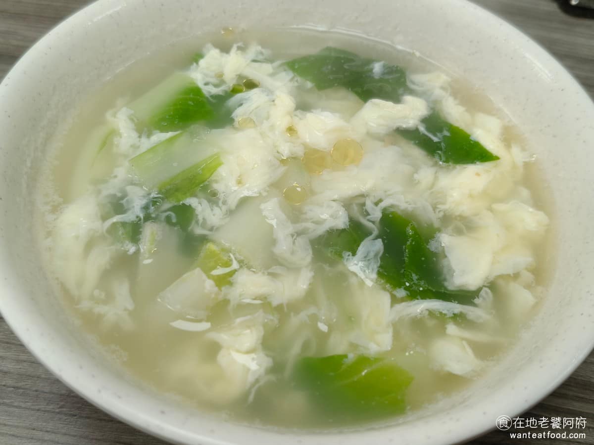 新娘子麵館（忠孝店） 新娘子麵館（忠孝店）菜單 新娘子麵館（忠孝店）推薦 信義區美食 信義美食 蛋花湯 相比酸辣湯和味噌湯，蛋花湯口味最清爽，適合想要配湯解膩的人。 @在地老饕阿府