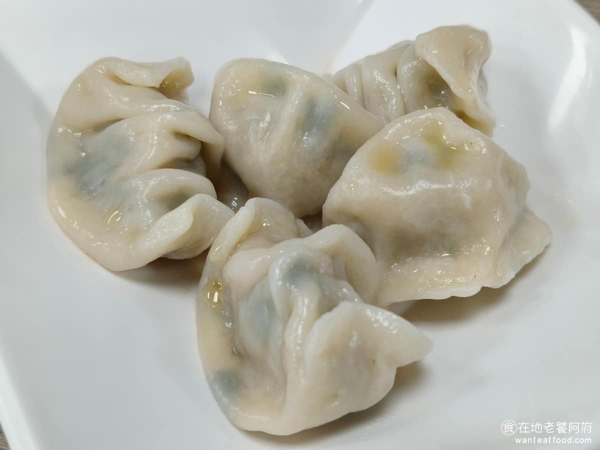 新娘子麵館（忠孝店） 新娘子麵館（忠孝店）菜單 新娘子麵館（忠孝店）推薦 信義區美食 信義美食 韭菜水餃 韭菜看顏色就知道夠新鮮，鮮綠色的吃起來清脆，而且吃完不太會一直打嗝，這點比一般韭菜水餃做得好。 @在地老饕阿府