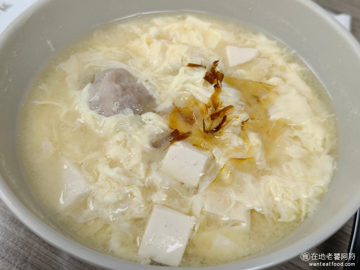 新娘子麵館（忠孝店） 新娘子麵館（忠孝店）菜單 新娘子麵館（忠孝店）推薦 信義區美食 信義美食 味噌貢丸湯 在味噌蛋花湯的基礎上，再加了貢丸，份量更豐盛，貢丸Q彈整碗喝完的滿足感又更高一些。 @在地老饕阿府