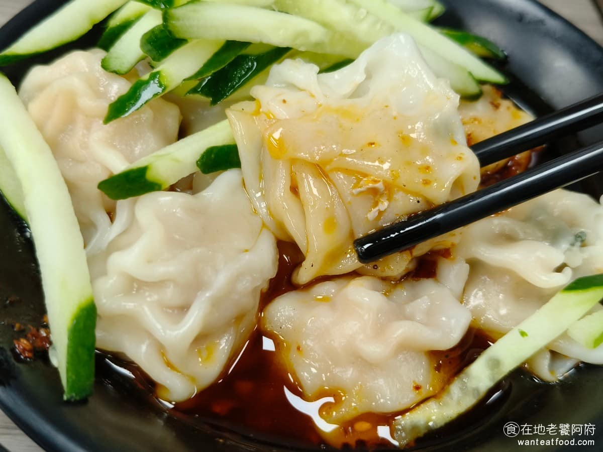 新娘子麵館（忠孝店） 新娘子麵館（忠孝店）菜單 新娘子麵館（忠孝店）推薦 信義區美食 信義美食 皮薄肉香，還不錯吃，但如果想要辣的人，可能會失望，需要自己去醬料區，加他的豆豉辣醬。 @在地老饕阿府