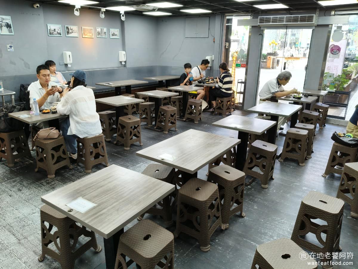 新娘子麵館（忠孝店） 新娘子麵館（忠孝店）菜單 新娘子麵館（忠孝店）推薦 信義區美食 信義美食 夏天冷氣開得很強，冷度不輸一般的咖啡廳，坐在裡面用餐，非常舒服。 @在地老饕阿府