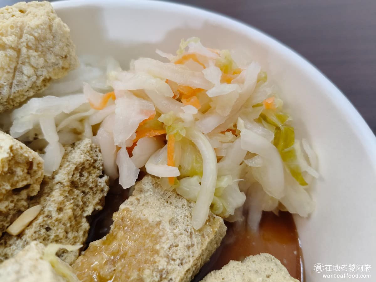 師大分部神之臭豆腐 師大分部神之臭豆腐菜單 師大分部神之臭豆腐推薦 文山區美食 文山美食 萬隆美食 台式泡菜 味道酸甜清脆，只不過口感偏硬，菜梗子的部分又更應一點，醃製的時間感覺不夠，味道也偏淡一些。 @在地老饕阿府