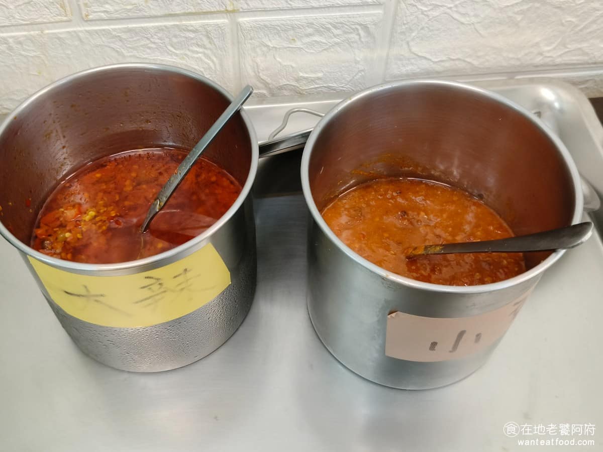 師大分部神之臭豆腐 師大分部神之臭豆腐菜單 師大分部神之臭豆腐推薦 文山區美食 文山美食 萬隆美食 辣度是自己加的，可選大辣或小辣。小辣類似豆瓣醬偏鹹，大辣則是有香有辣。 @在地老饕阿府