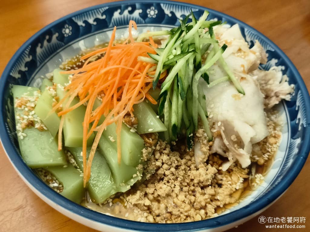 云滇忠孝店 云滇忠孝店菜單 云滇忠孝店推薦 大安區美食 大安美食 忠孝復興美食 中式料理 過橋米線 雲南雙拼 同時有雲南大薄片和雲南豌豆粉雙拼的價格，並沒有比較便宜，單點的價格也是一樣的，建議其實可以分開點。 @在地老饕阿府