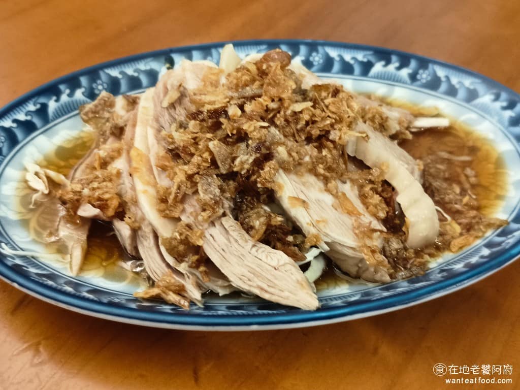 云滇忠孝店 云滇忠孝店菜單 云滇忠孝店推薦 大安區美食 大安美食 忠孝復興美食 中式料理 過橋米線 瘨味涼雞 雞胸和雞腿肉混合，切成片狀和絲狀，更容易吸附醬汁，用雲滇自製調味醬，搭配炸蒜和乾辣椒提味，香氣足夠口感不柴，是常見的雲南涼拌小菜做法。 @在地老饕阿府