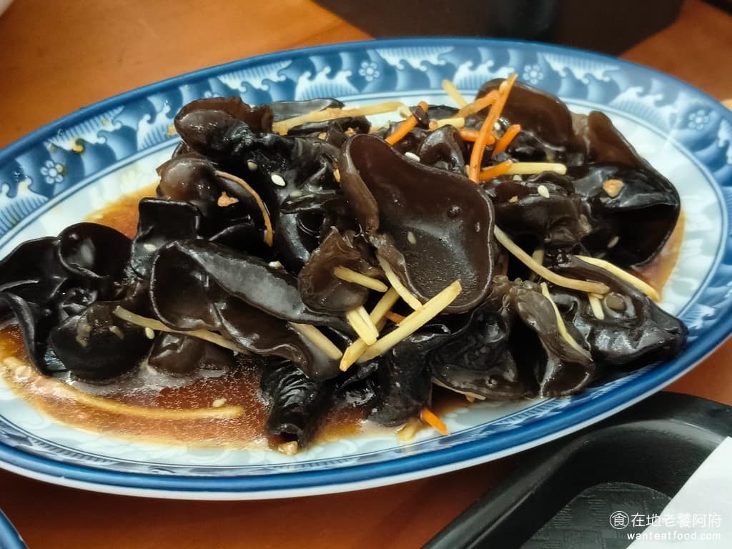 云滇忠孝店 云滇忠孝店菜單 云滇忠孝店推薦 大安區美食 大安美食 忠孝復興美食 中式料理 過橋米線 養生山木耳 黑木耳份量給得很多，吃起來冰冰涼涼的，帶點酸味，搭配起來非常開胃。 @在地老饕阿府