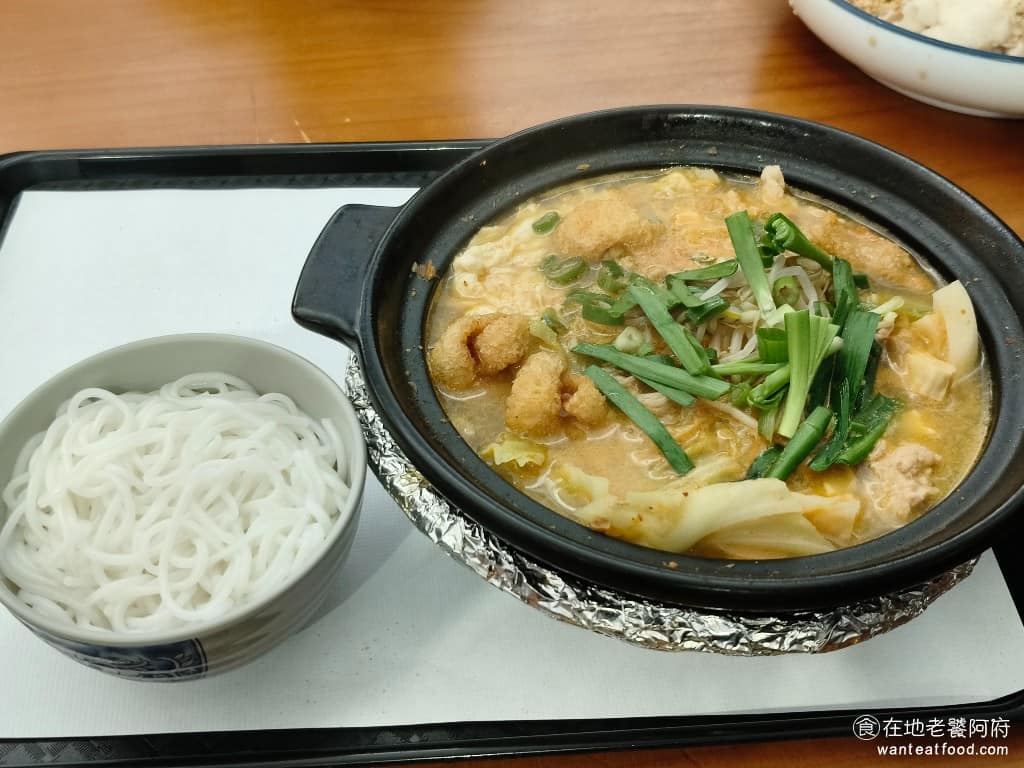 云滇忠孝店 云滇忠孝店菜單 云滇忠孝店推薦 大安區美食 大安美食 忠孝復興美食 中式料理 過橋米線 湯頭鹹度偏高，建議趁熱吃，冷掉之後鹹味會更明顯，豬肉片保有一定厚度，和雲式豆腐鍋米線一樣，肉片還是覺得太硬了。 @在地老饕阿府