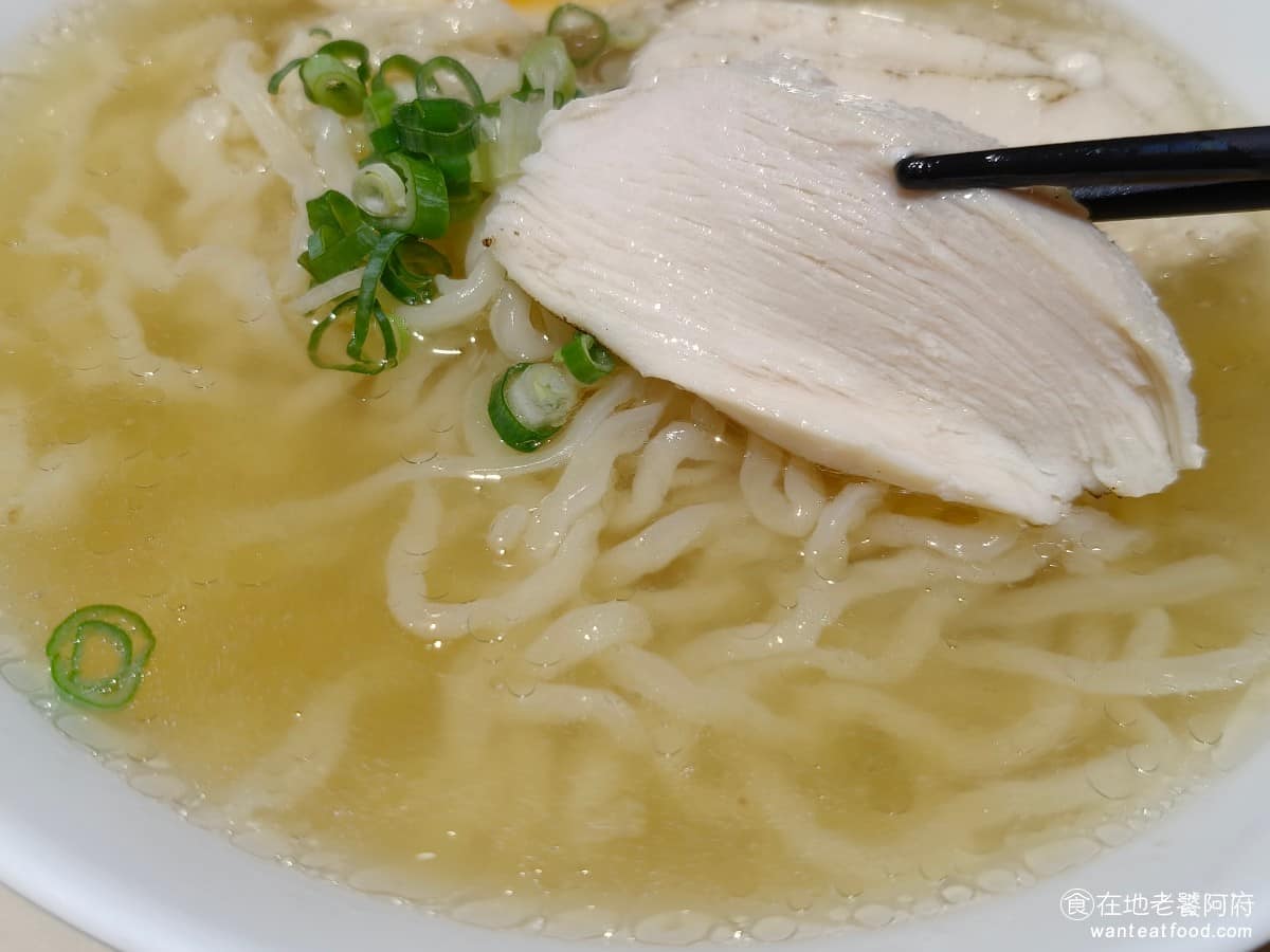 老童小吃部 老童小吃部菜單 老童小吃部推薦 大安區美食 大安美食 六張犁美食 台灣小吃 雞湯麵 滷肉飯 旁邊還配雞胸肉,吃起來清爽,不單調。 @在地老饕阿府