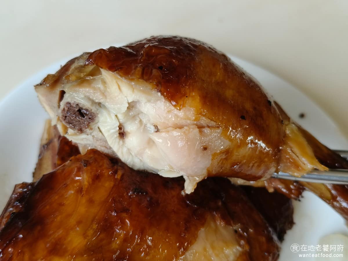 百葉溫州餛飩 百葉溫州餛飩菜單 百葉溫州餛飩推薦 淡水區美食 淡水美食 肉質吃起來還算軟嫩,整體都不錯,所以整隻雞腿我都吃完了,雖然看到網路上有些網友批評說不好吃,個人是覺得不會,或許是餐點穩定度問題。總之我這次吃的,覺得不錯。 @在地老饕阿府