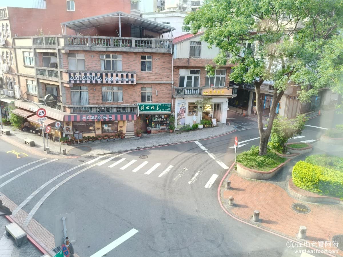 百葉溫州餛飩 百葉溫州餛飩菜單 百葉溫州餛飩推薦 淡水區美食 淡水美食 三樓的窗外景色是最好的,但通常三樓不會開放,因為一定要二樓全部都做滿,才會開放。 @在地老饕阿府