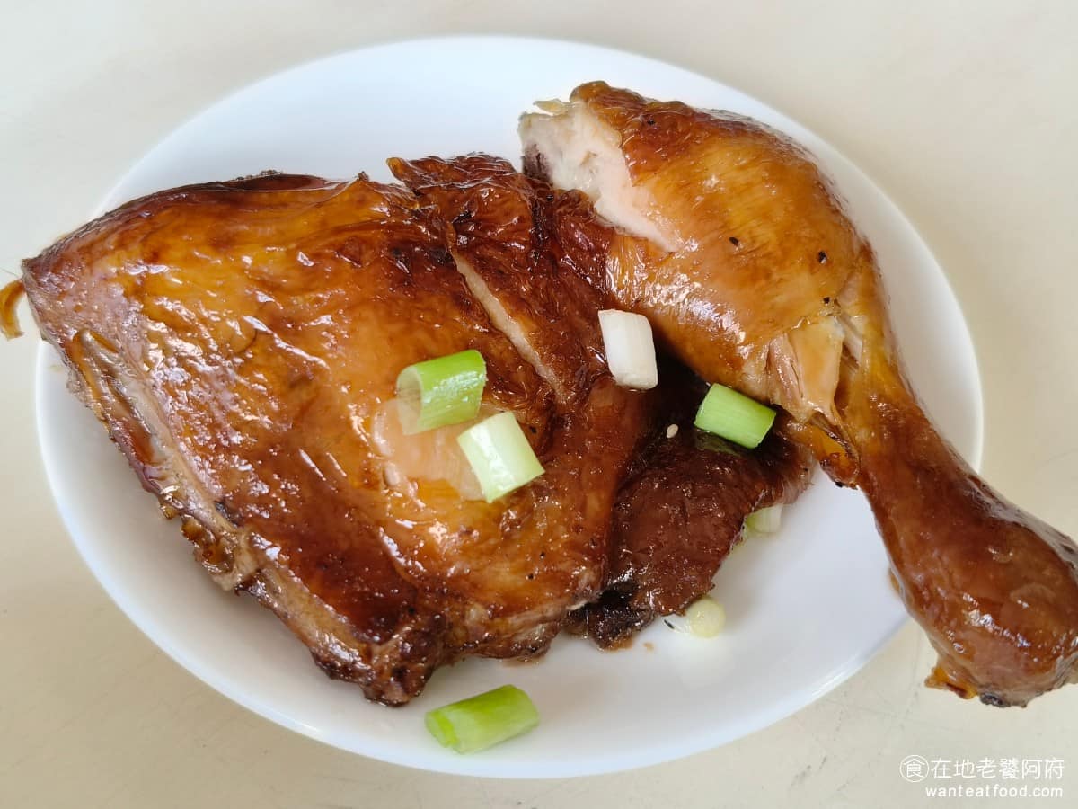 百葉溫州餛飩 百葉溫州餛飩菜單 百葉溫州餛飩推薦 淡水區美食 淡水美食 烤雞腿 說實話這烤雞腿,比我預期的好吃,外皮烤得很香,帶點焦脆感,口味偏甜,雞腿肉醃製得很入味,雞肉本身也不會烤得太乾。 @在地老饕阿府