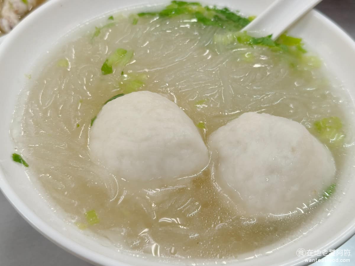 佳興魚丸店 佳興魚丸店菜單 佳興魚丸店推薦 大同區美食 大同美食 大橋頭美食 台灣小吃 福州魚丸 福州魚丸湯冬粉 加了冬粉的版本，清爽的湯頭，配著細滑的冬粉，搭配芹菜的香氣，吃起來超順口，而且舒服，個人覺得比乾冬粉更好吃 @在地老饕阿府