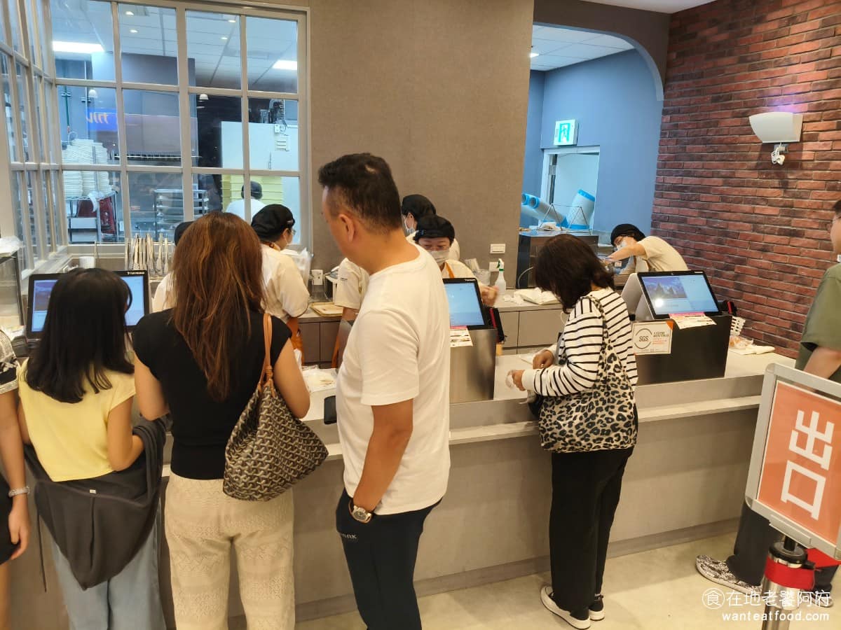 TOM CAT BAKERY 漢神洲際店 漢神洲際店菜單 漢神洲際店推薦 北屯區美食 北屯美食 2020年《TOM CAT BAKERY》在日本横濱開出第一家海外分店，延續紐約創始人的手藝，主打手作麵包跟三明治。2025年再進駐大阪，成為關西地區第一家店。 @在地老饕阿府