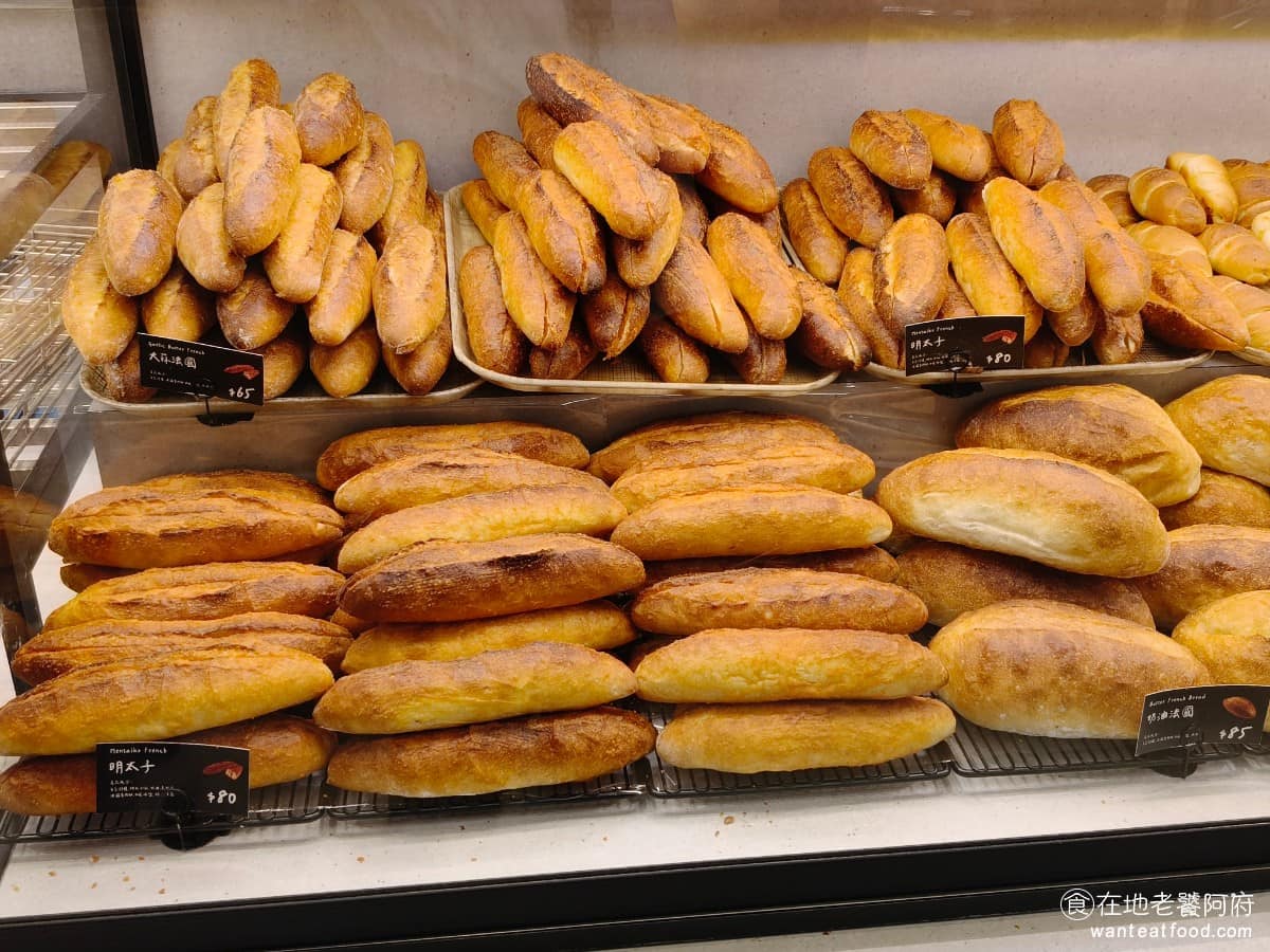 TOM CAT BAKERY 漢神洲際店 漢神洲際店菜單 漢神洲際店推薦 北屯區美食 北屯美食 明太子也是熱門款式，賣得快，補貨也補得勤，如果剛好看到空盤，可以順口問一下下一批出爐時間。 @在地老饕阿府