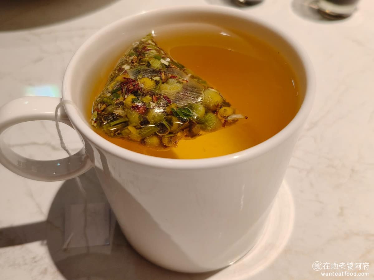 夏慕尼新香榭鐵板燒台北中山北店 夏慕尼新香榭鐵板燒台北中山北店菜單 洋甘菊綠國寶茶 茶味很重，甘菊味也非常香濃，喜歡品味茶香的人可以點。 @在地老饕阿府