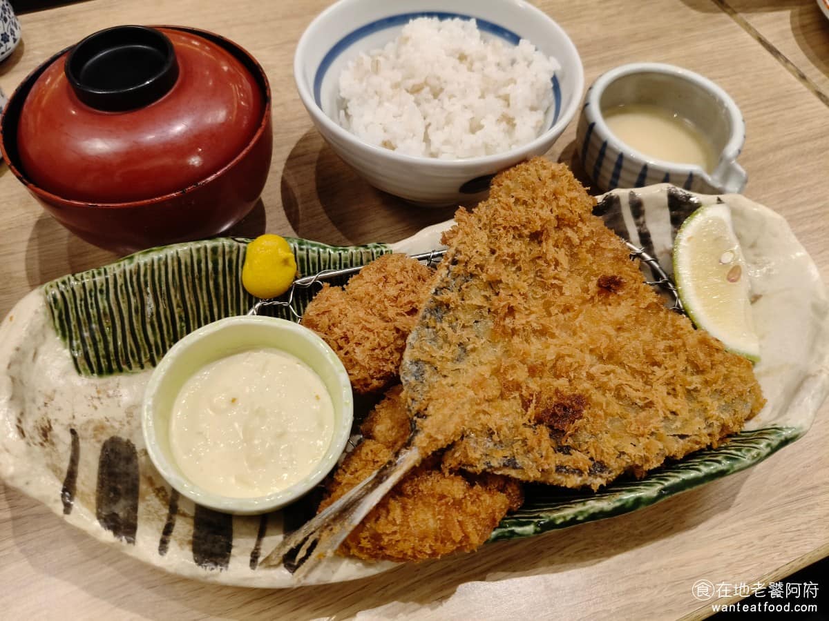 靜岡勝政日式豬排大直美麗華店 靜岡勝政日式豬排大直美麗華店菜單 竹筴魚腰內豬排套餐 在《靜岡勝政日式豬排 美麗華店》白飯有三種選擇，分別是白飯、麥飯和麥飯加山藥泥，如果想要最豐盛的話，建議直接點第三種，因為價格是一樣的。 @在地老饕阿府