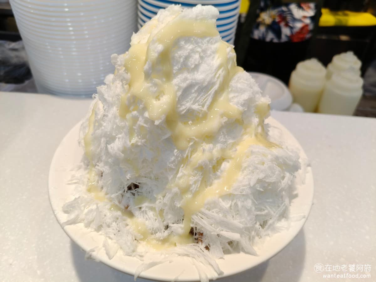 鉅大自助冰城 鉅大自助冰城菜單 鉅大自助冰城推薦 平鎮區美食 平鎮美食 甜點點心 刨冰 雪花冰 布丁雪花冰 雪花冰本身綿密細緻,加上布丁一起吃,有滑順口感,屬於單點裡評價不錯的選項。 @在地老饕阿府