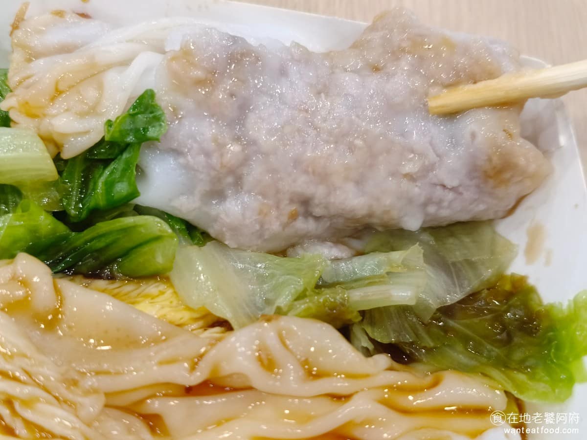 海邊腸粉 海邊腸粉菜單 海邊腸粉推薦 淡水區美食 淡水美食 中式料理 廣東腸粉 豬肉是打成肉末的形式，口感很軟完全融入整份腸粉裡，不會有硬塊打斷腸粉的滑嫩感。 @在地老饕阿府