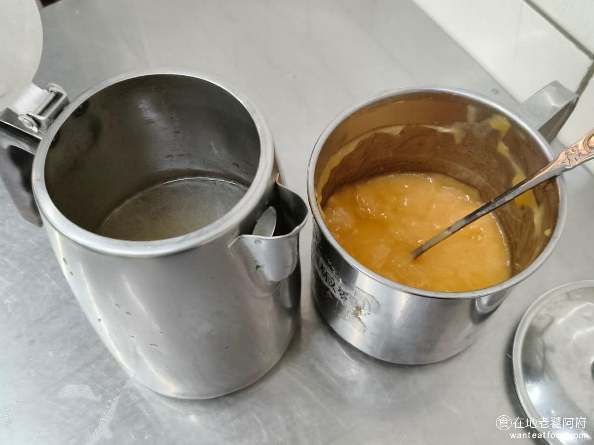 正老牌豐原肉丸 正老牌豐原肉丸菜單 正老牌豐原肉丸推薦 豐原區美食 豐原美食 台灣小吃 肉圓 桌上會附上一壺免費的蘿蔔清湯,吃完肉圓後,可以倒進碗裡,如果喜歡吃辣,桌上也有店家自製的辣醬,可以自行添加。 @在地老饕阿府