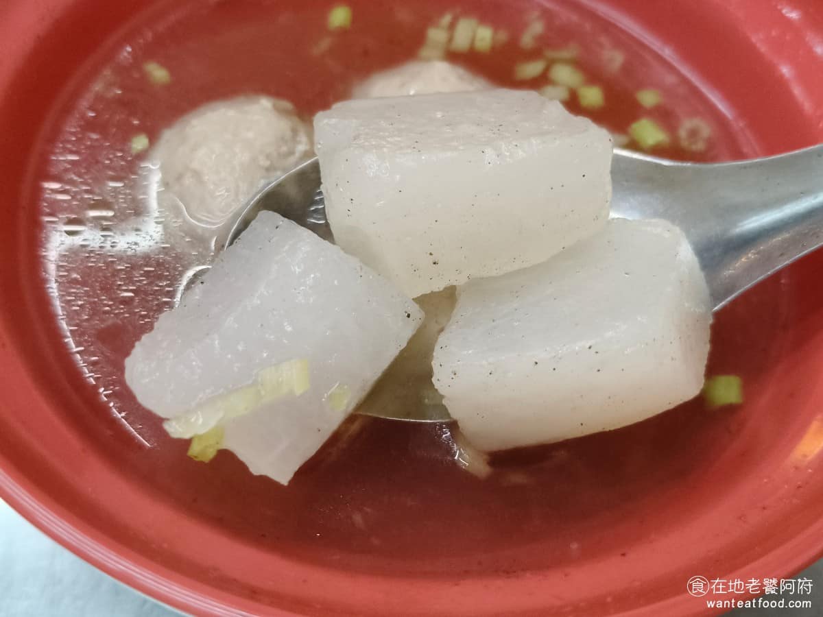 正老牌豐原肉丸 正老牌豐原肉丸菜單 正老牌豐原肉丸推薦 豐原區美食 豐原美食 台灣小吃 肉圓 蘿蔔的份量給得很多,煮得不會太軟爛,吃起來帶有一點脆度,上面還撒了一些胡椒做調味,吃起來胡椒味也不會太重。 @在地老饕阿府
