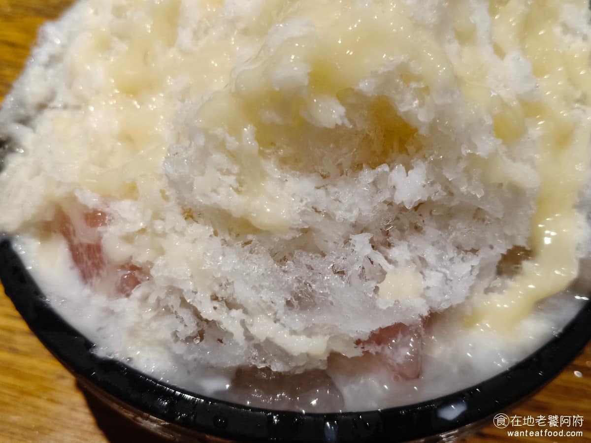 秘方雪人兄弟大安店 秘方雪人兄弟大安店菜單 秘方雪人兄弟大安店推薦 大安區美食 大安美食 冰給的很多,本身綿密度高,不會有太多的碎冰塊,吃起來很舒服,只是融化的也會很快,建議提前拿小碗,在旁邊挖出一點水,避免滿出。 @在地老饕阿府