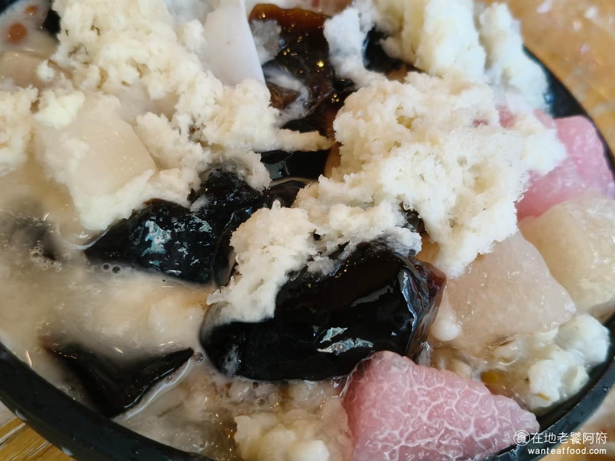 秘方雪人兄弟大安店 秘方雪人兄弟大安店菜單 秘方雪人兄弟大安店推薦 大安區美食 大安美食 芋圓、地瓜圓、Q圓 店家自己揉製,咬起來有彈性,而且也非常入味,地瓜和芋頭,兩種味道都吃的到,比一般的甜品店都還要好吃。 @在地老饕阿府