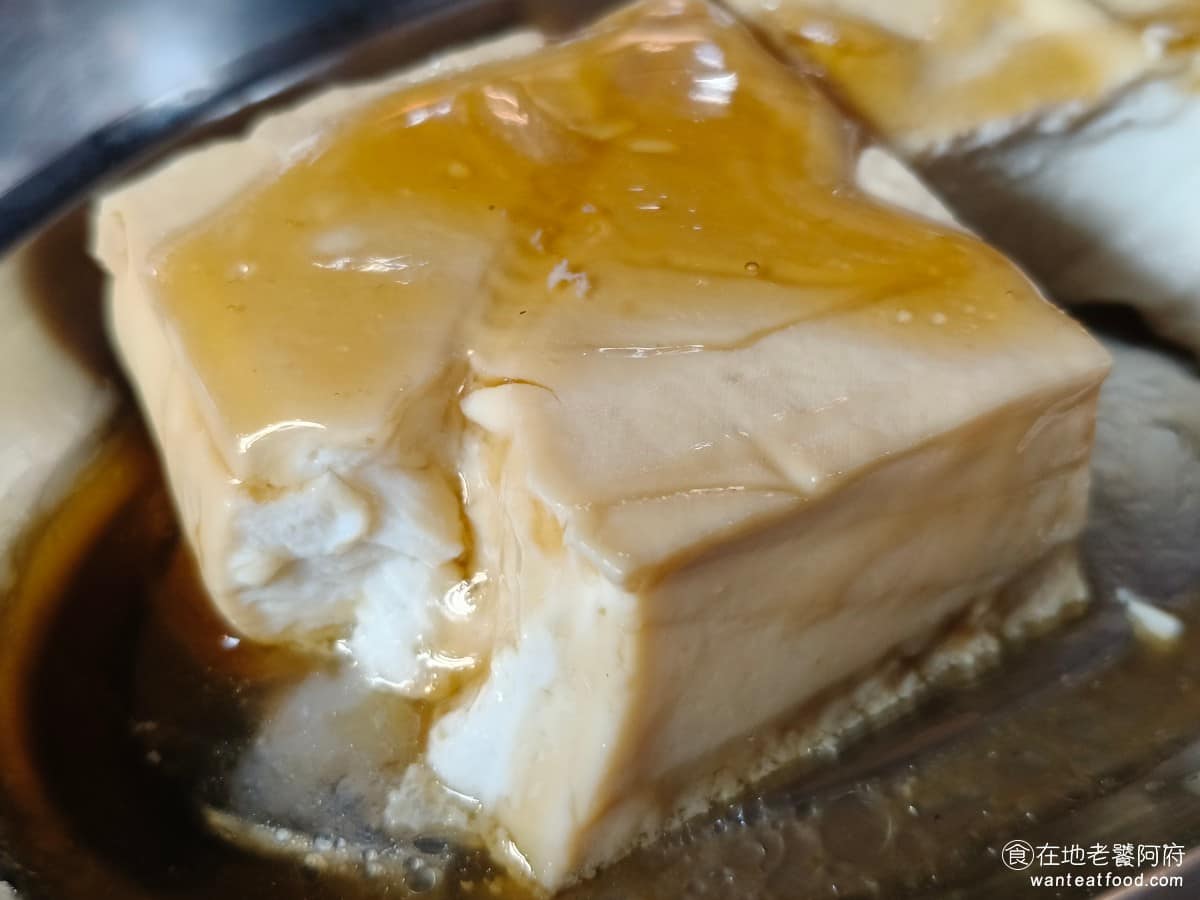 方家雞肉飯 方家雞肉飯菜單 方家雞肉飯推薦 大同區美食 大同美食 豆香味非常濃，口感軟嫩，淋上偏甜鹹的醬油膏後，味道很夠，外表看起來樸實無華，但每一口都很好吃，完全必點。 @在地老饕阿府