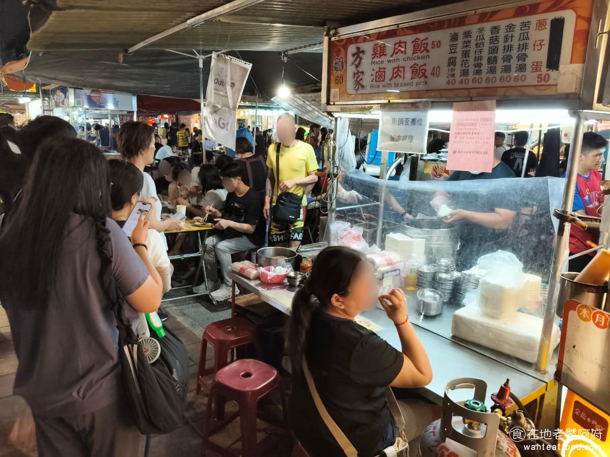 方家雞肉飯 方家雞肉飯菜單 方家雞肉飯推薦 大同區美食 大同美食 《方家雞肉飯》主打雞肉飯跟滷肉飯，曾經連續 4 年，拿到台北米其林必比登推薦，是寧夏夜市裡，數一數二獲得米其林最多次的店家。 @在地老饕阿府