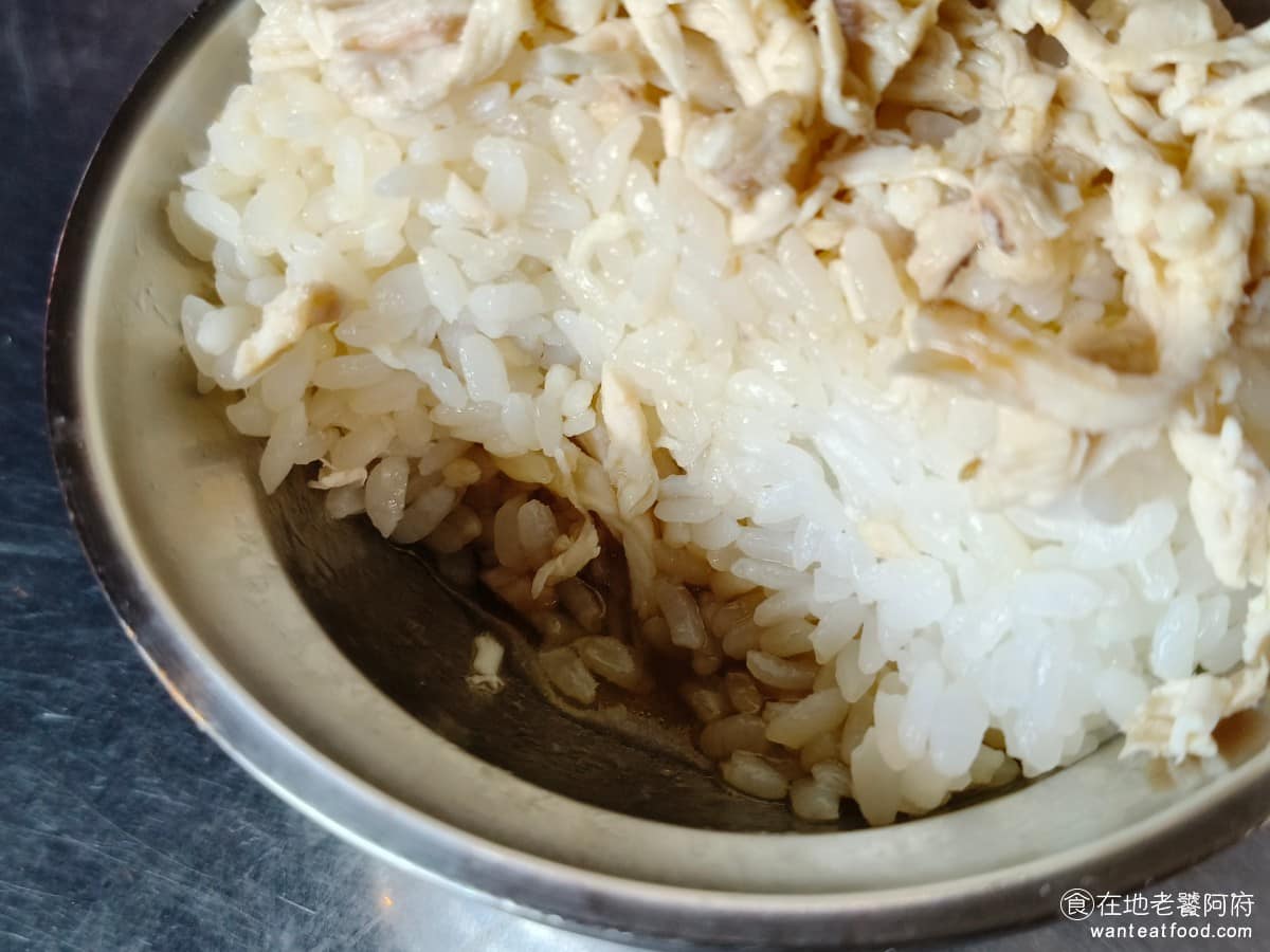 方家雞肉飯 方家雞肉飯菜單 方家雞肉飯推薦 大同區美食 大同美食 算是我吃過的雞肉飯裡，數一數二香的，不過這次吃到的飯偏硬，口感打了折扣，不確定是不是今天的問題。 @在地老饕阿府