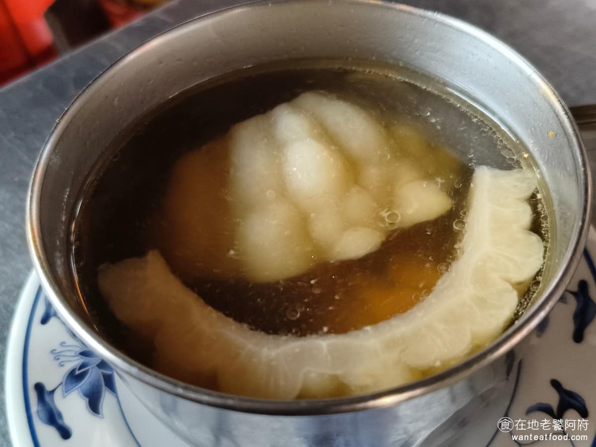 方家雞肉飯 方家雞肉飯菜單 方家雞肉飯推薦 大同區美食 大同美食 苦瓜排骨湯 苦瓜燉到綿軟，排骨份量給得算大方，湯底苦味還滿明顯的，同時喝得到排骨的鮮甜香氣。 @在地老饕阿府