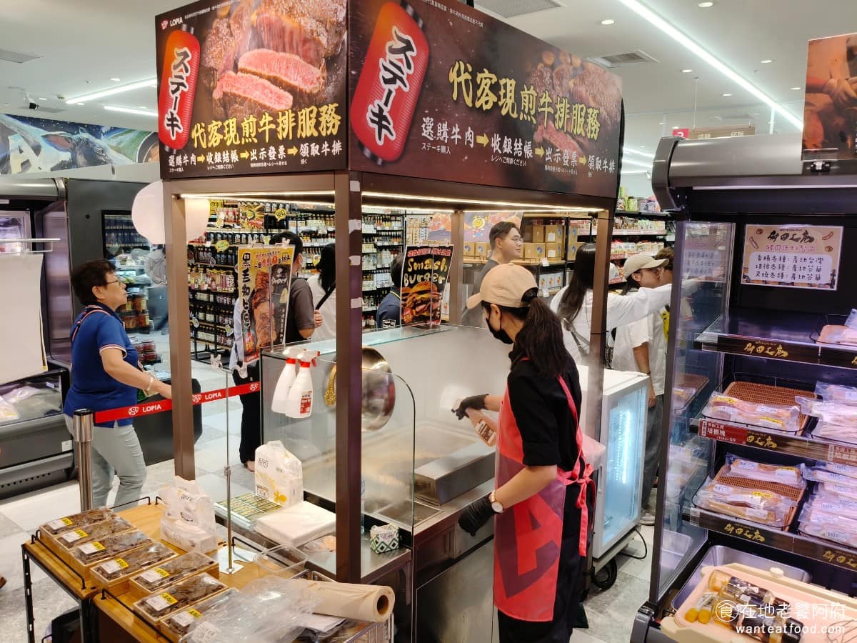 LOPIA 美麗華店 美麗華店菜單 美麗華店推薦 中山區美食 中山美食 劍南路站美食 日式超級市場 難怪在一樓的時候,坐電扶梯就能聞到有烤肉的味道,到了現場會發現味道更重。 @在地老饕阿府