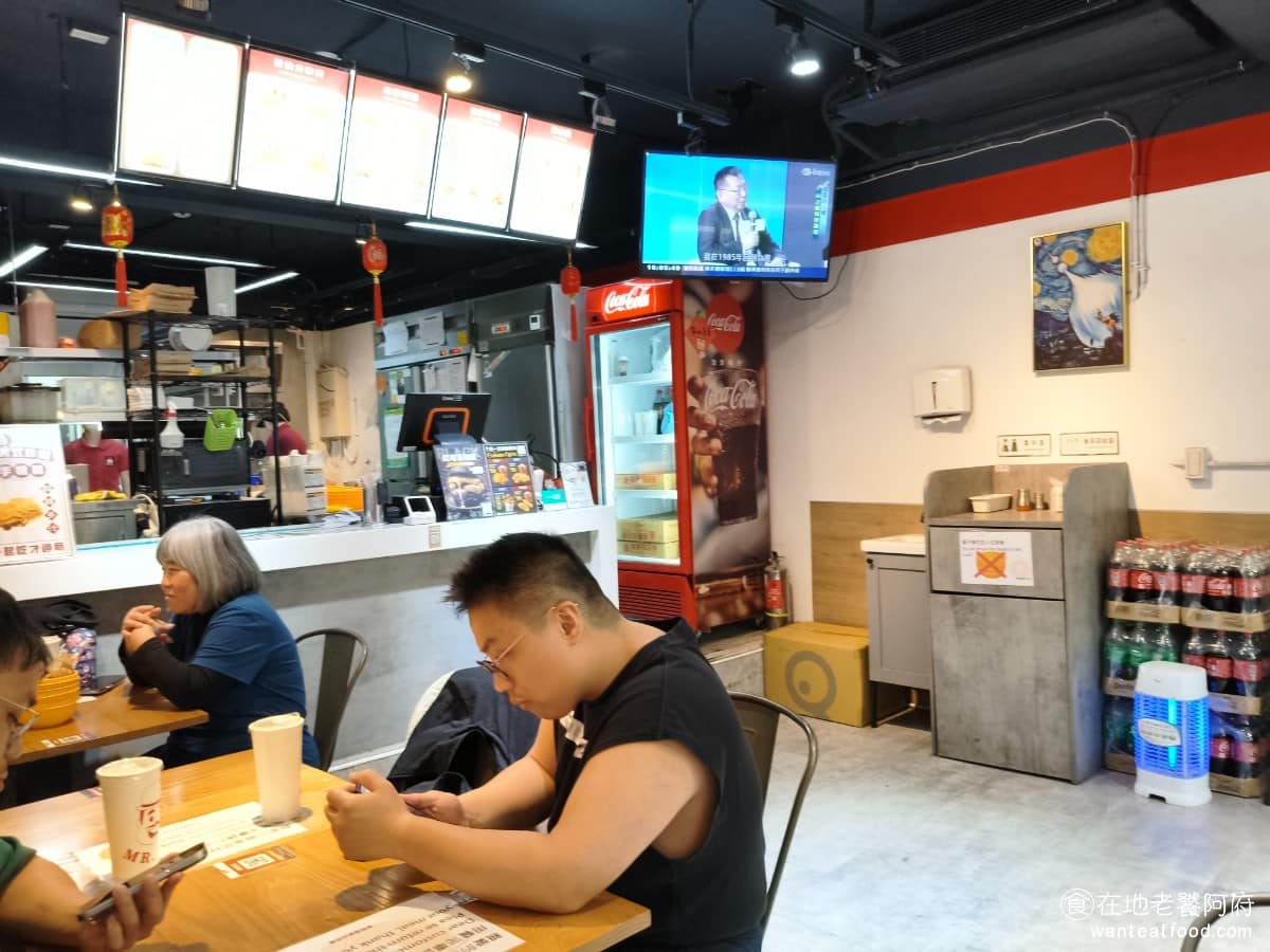 麥哲倫美式炸雞永和永元店 麥哲倫美式炸雞永和永元店菜單 麥哲倫美式炸雞永和永元店推薦 整體環境乾淨整潔，沒有特別的裝潢，油煙味控制得還不錯，空氣不會讓人不舒服。 @在地老饕阿府