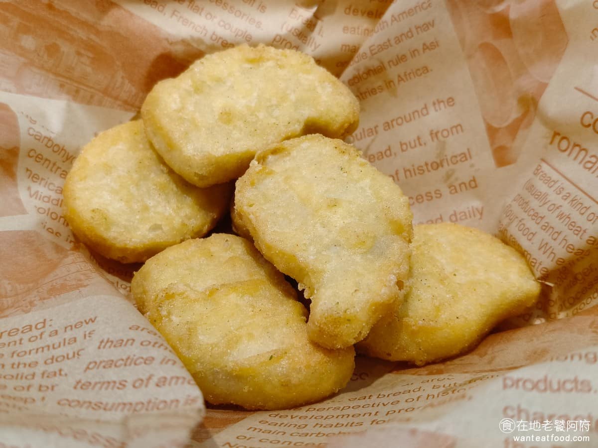 麥哲倫美式炸雞永和永元店 麥哲倫美式炸雞永和永元店菜單 麥哲倫美式炸雞永和永元店推薦 炸雞塊 是最先上桌的品項，熱熱吃外皮酥脆，裡面的肉很軟嫩，口感有彈性，不是碎肉壓製的那種。 @在地老饕阿府