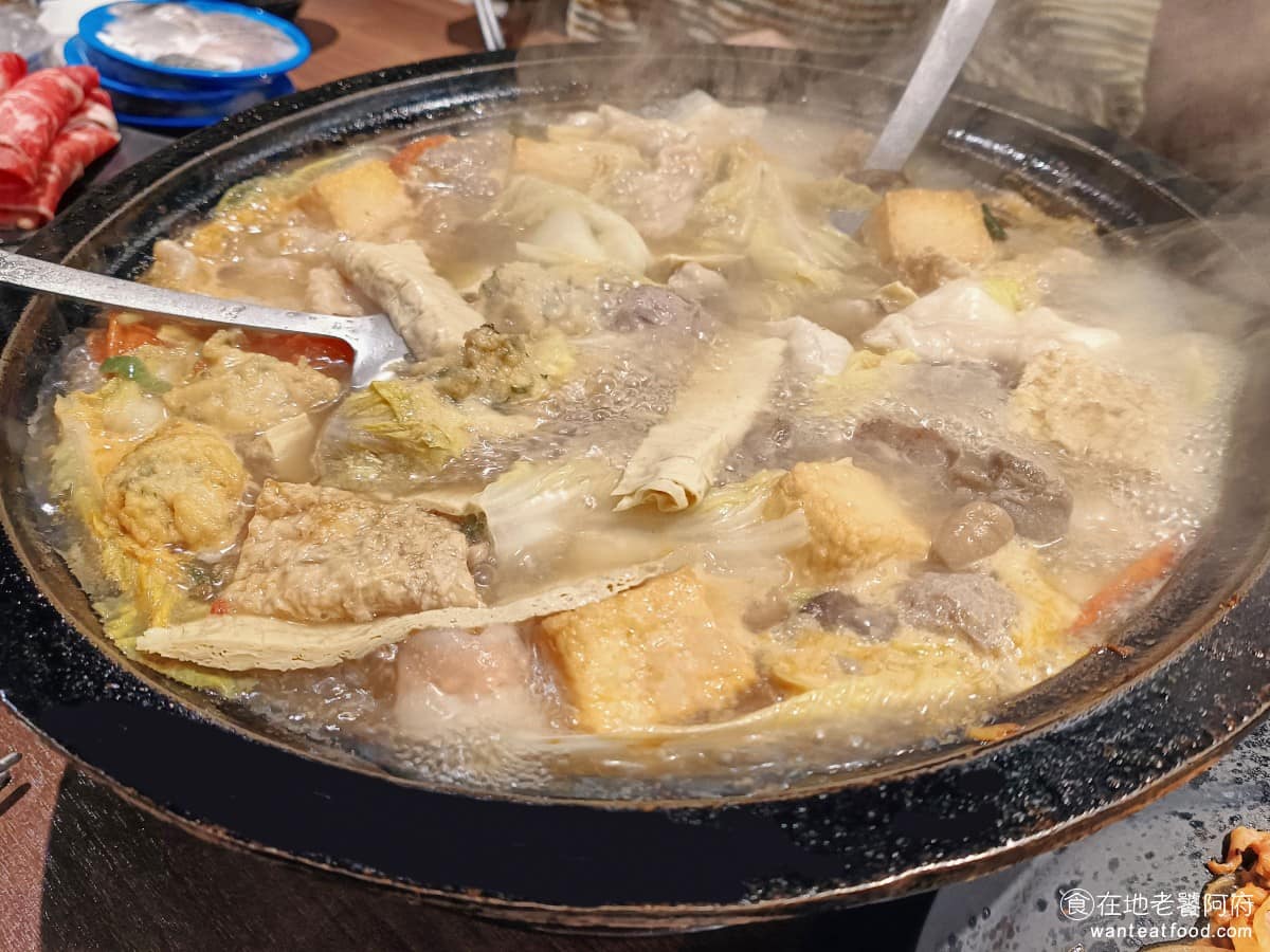 雅香石頭火鍋(延吉店) 大安區美食 國父紀念館美食 鍋物料理 爆香 開鍋 乾魷魚 火鍋料