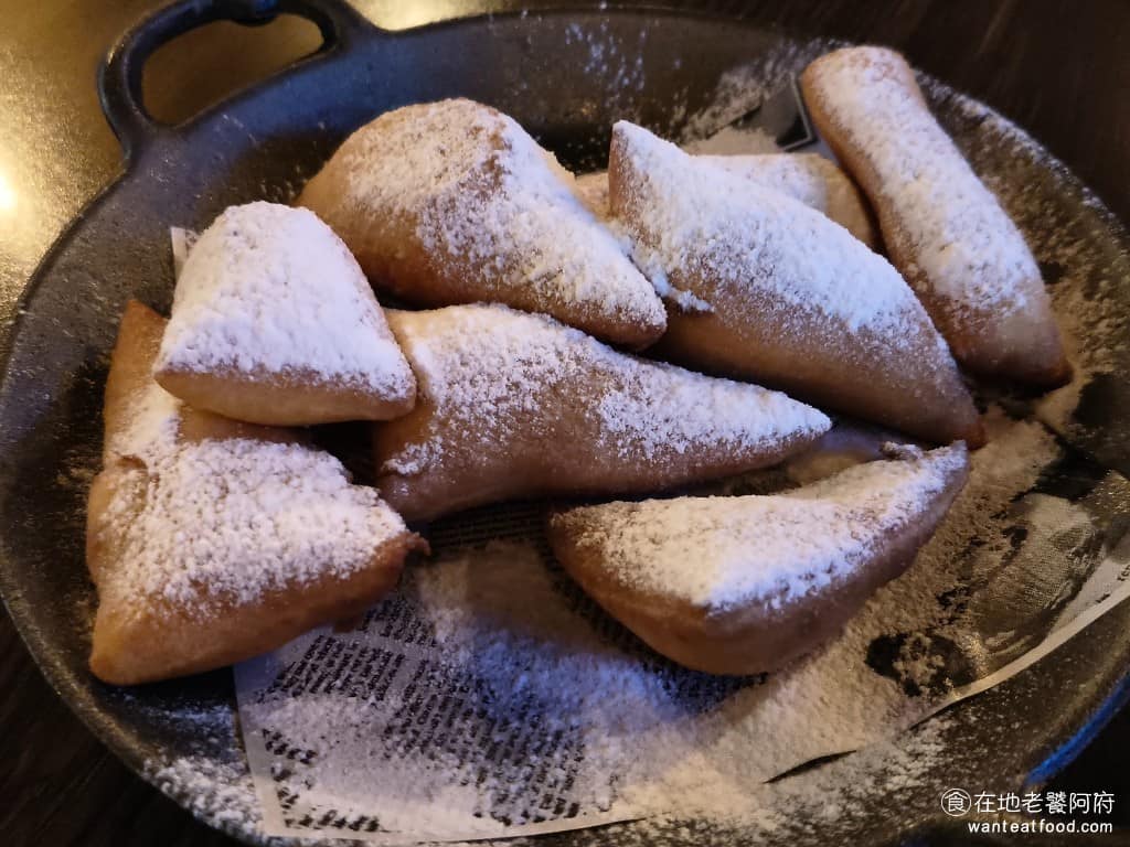 美式餐酒館 ABV Bar Kitchen 台北敦化店 台北敦化店菜單 台北敦化店推薦 大安區美食 紐奧良貝涅甜甜圈 吃起來熱熱的還不錯,裡面沒有包餡,不過口感偏硬些,並沒有一般甜甜圈那種鬆軟的口感,要盡快趁熱吃,冷了後就會變很硬,味道上也比較普通,沒什麼特別的地方。 @在地老饕阿府